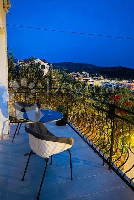 Sea-Views Brazza Apartments With Private Pool Milna  Exterior foto