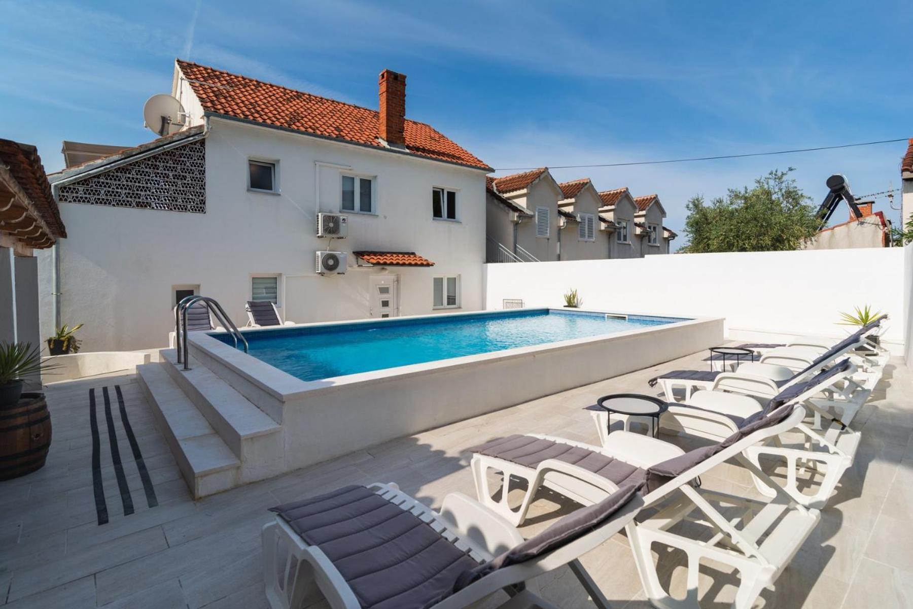 Sea-Views Brazza Apartments With Private Pool Milna  Exterior foto