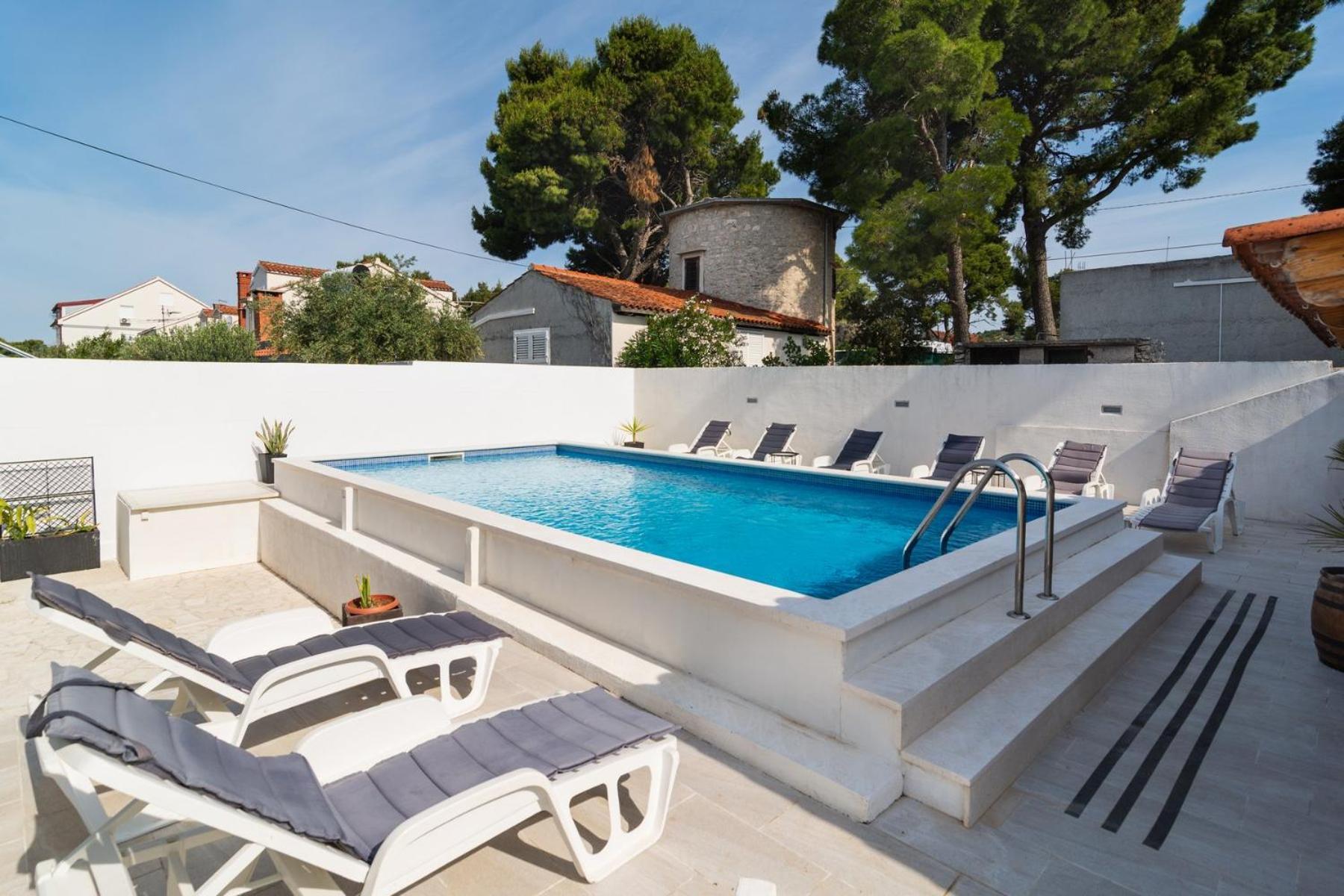 Sea-Views Brazza Apartments With Private Pool Milna  Exterior foto